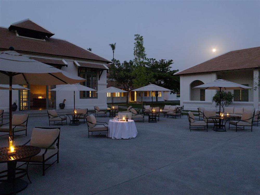 Amantaka Resort Луанґпхабанґ Ресторан фото
